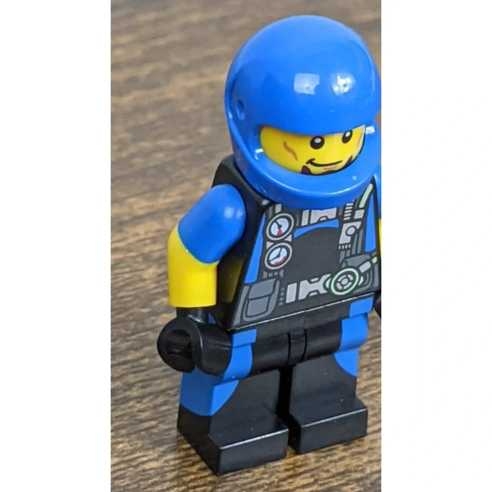 LEGO Minifigure Blue Race Car Driver – Racing Suit & Helmet – Dual Printed Torso